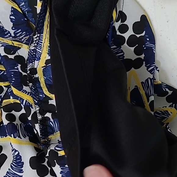 Mark. Sleeveless Romper with Abstract Pattern size Medium - Picture 7 of 11